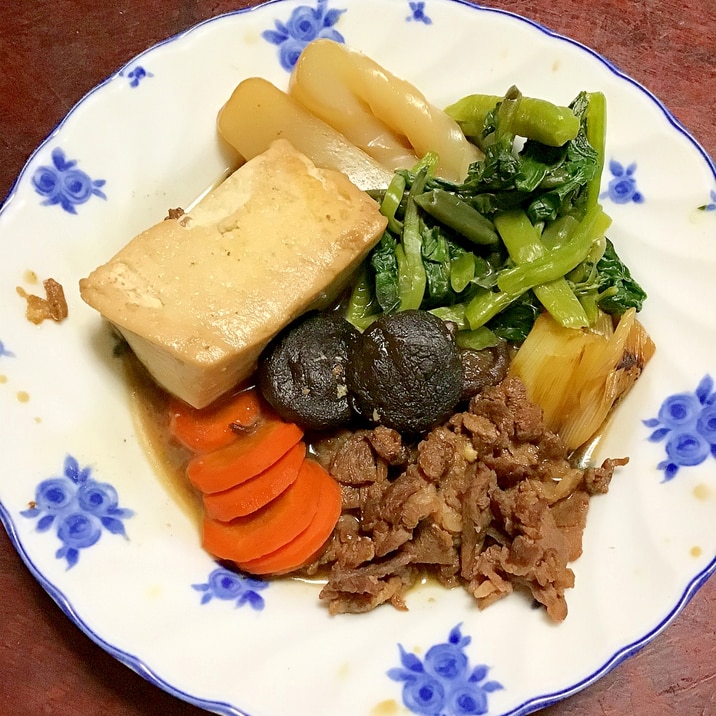 つるむらさき入りスキヤキ肉豆腐。